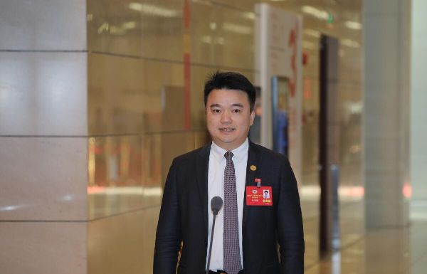 省政協(xié)委員、中山大學(xué)中山眼科中心主任林浩添：守護孩子們的“睛”彩“視”界