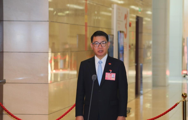 省政協(xié)委員、香港高等法院大律師、內(nèi)地執(zhí)業(yè)律師吳英鵬：促進港澳律師融入國家發(fā)展大局
