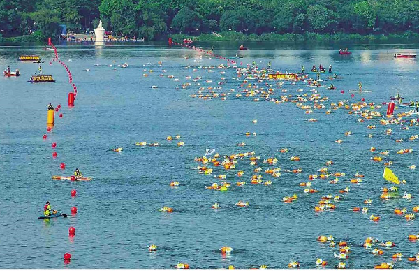 2900名“泳士”橫渡北江